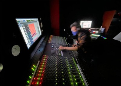 Canadore 大學(xué)其錄音工程--音樂(lè)制作課程選用 Solid State Logic ORIGIN 為學(xué)生提供模擬調(diào)音臺(tái)體驗(yàn)