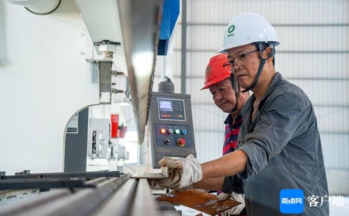 原創(chuàng)組圖 海南 屯昌 環(huán)保設備制造廠調(diào)試設備即將投入生產(chǎn)